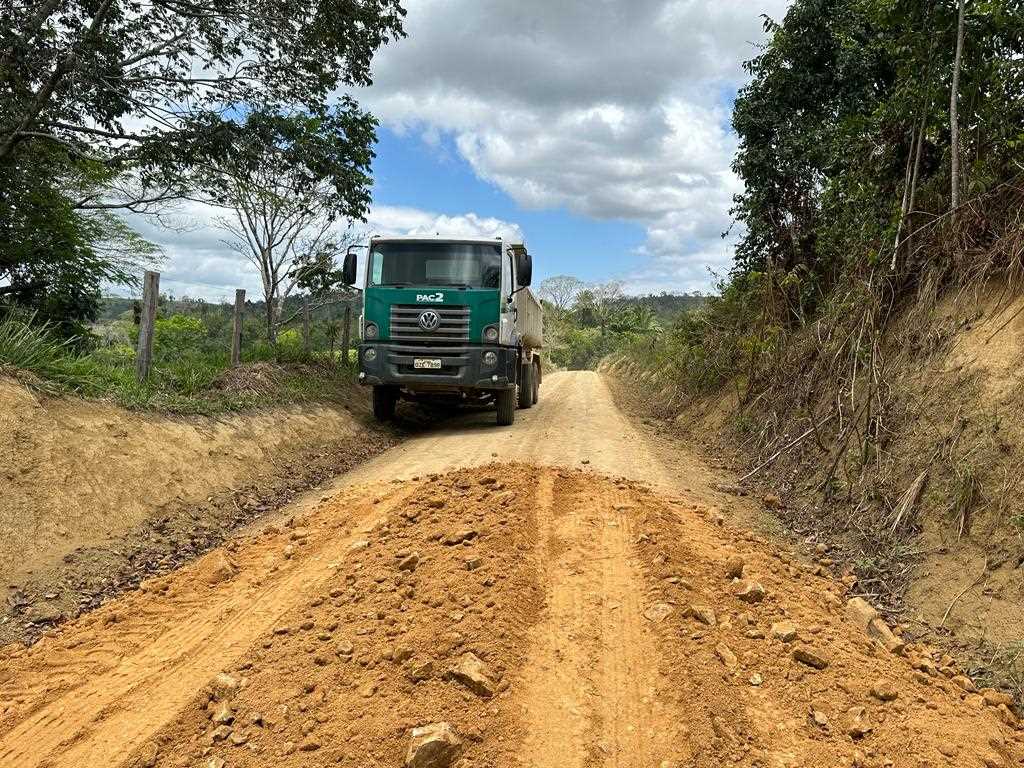 Camacã: Prefeitura mantem filme a recuperação das estradas vicinais e chega a região dos Mutuns